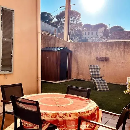 Apartment Le Patio Du Port - Appt Climatise Avec Jardin Sanary-sur-Mer